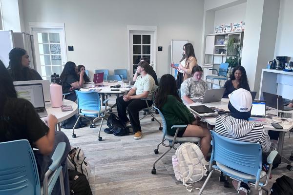 Nicole Keegan, Director of Stuckert Career Center leads a resume workshop in the TEK Collaboration Space
